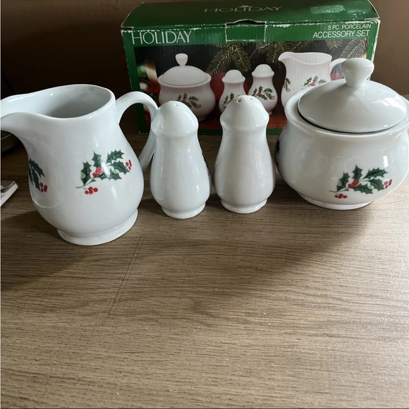 Holiday Ceramic Sugar/creamer & Salt and Pepper Set - Picture 2 of 6